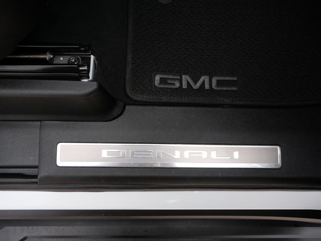 Used 2025 GMC Yukon Denali AWD/4WD image 22
