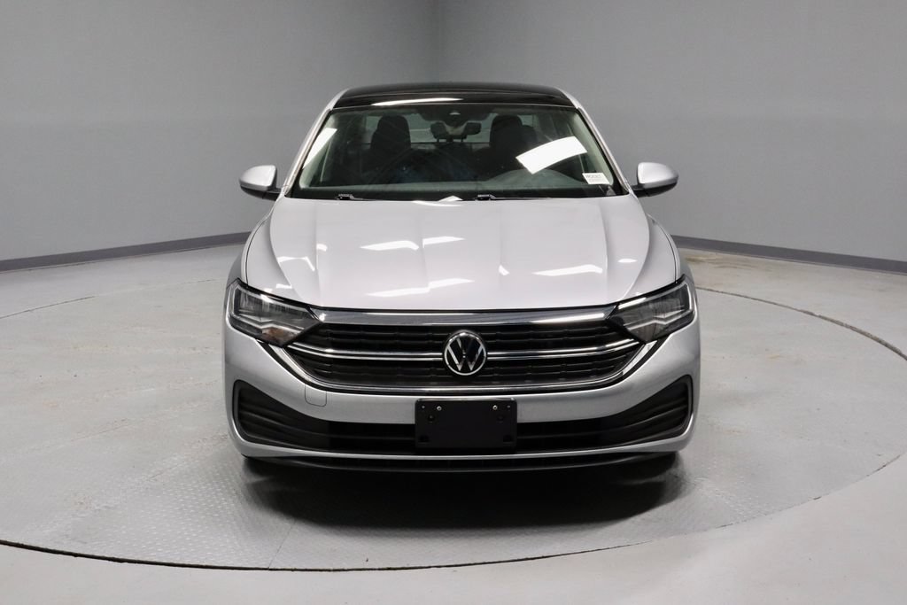Used 2024 Volkswagen Jetta SE FWD image 6