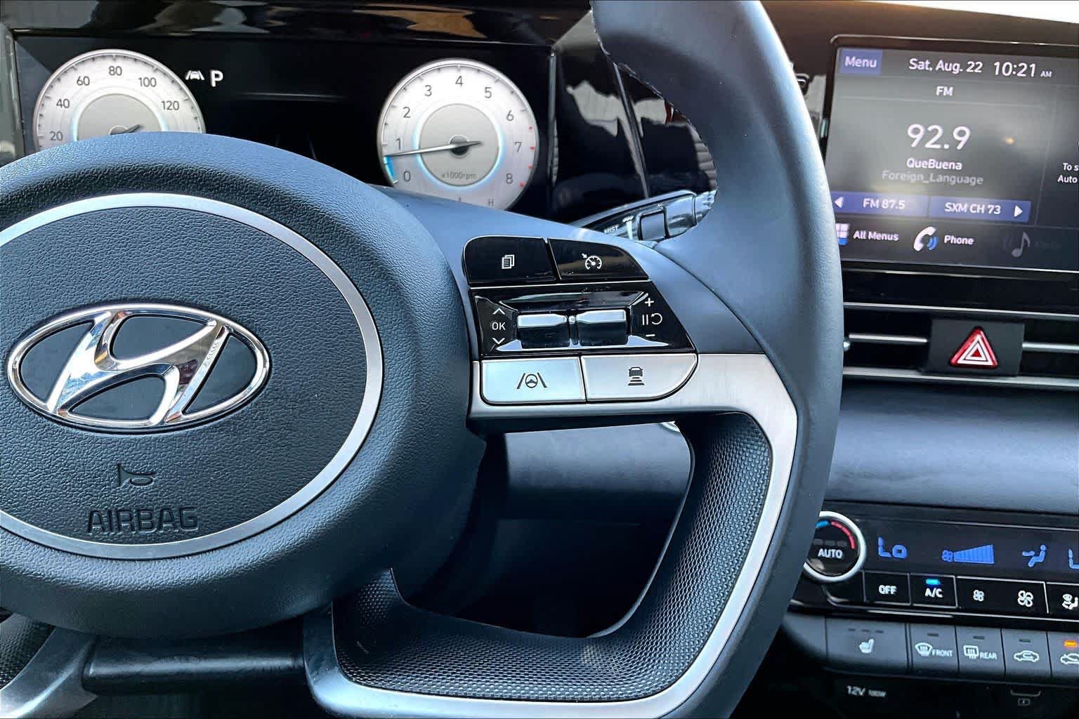Used 2022 Hyundai Elantra SEL w/ Convenience + Premium Package FWD image 25