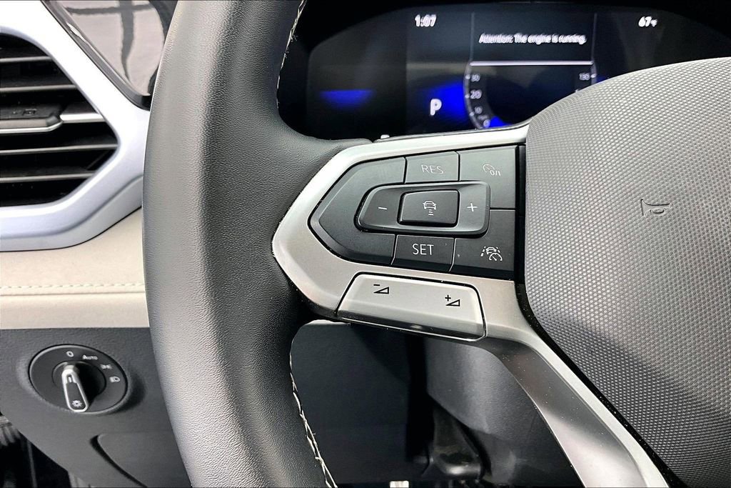 Used 2025 Volkswagen Taos SE image 18