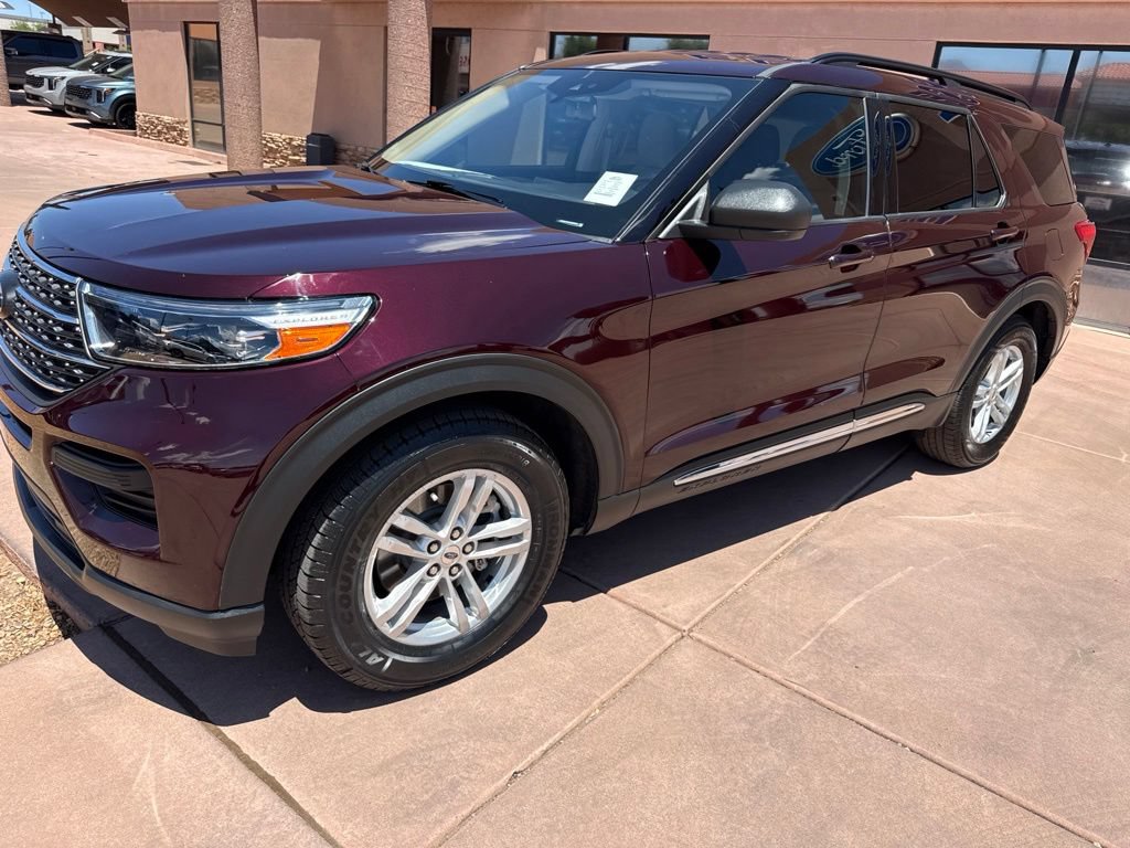 Certified 2022 Ford Explorer XLT RWD image 3