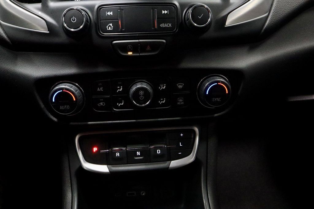 Used 2024 GMC Terrain SLT image 30