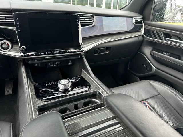 Used 2022 Jeep Wagoneer Series III w/ Convenience Group I AWD/4WD image 16