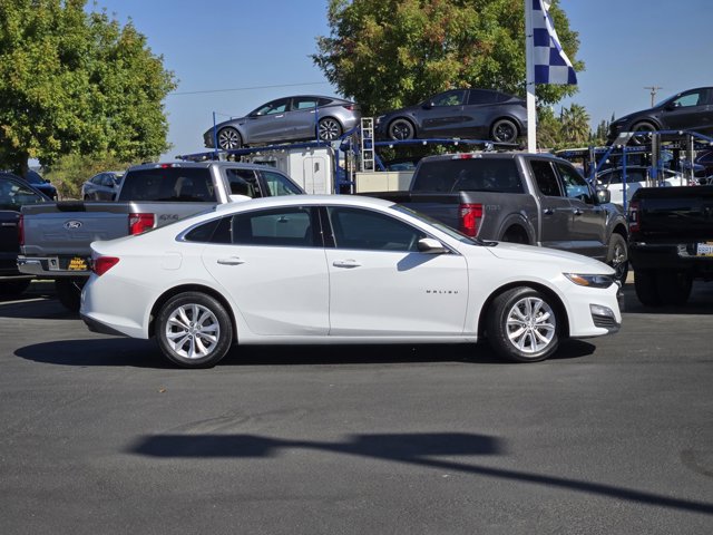 Used 2025 Chevrolet Malibu LT FWD image 3