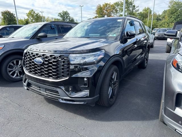 Certified 2025 Ford Explorer ST-Line w/ Premium Package AWD/4WD image 6