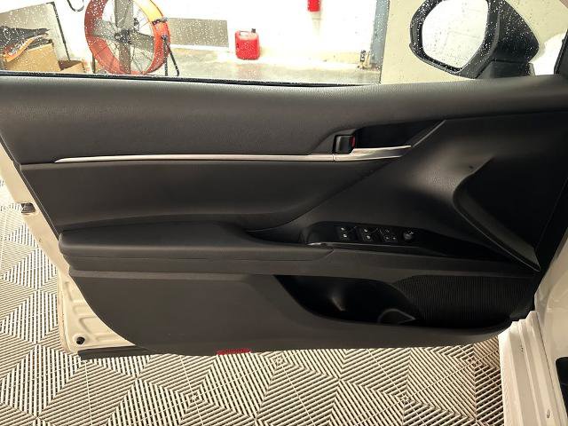 Used 2020 Toyota Camry LE FWD image 12