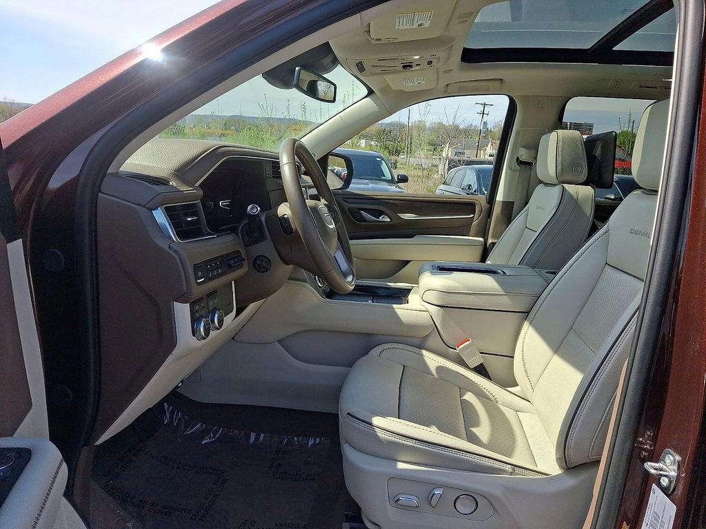Used 2023 GMC Yukon XL Denali w/ LPO, Floor Liner Package AWD/4WD image 14