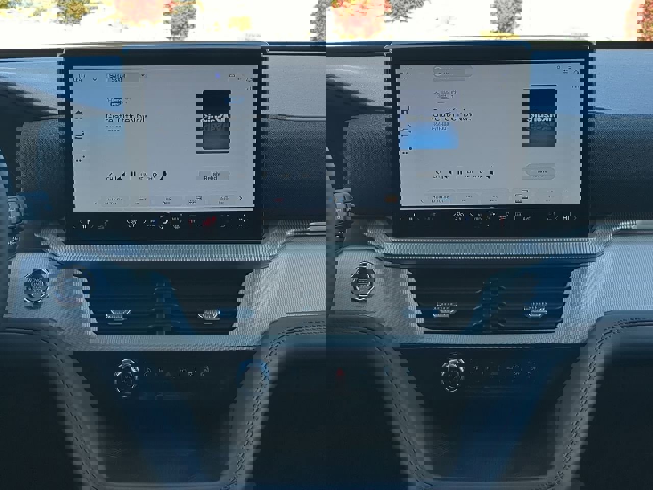 Certified 2025 Ford Explorer Active w/ Active Comfort Package image 16