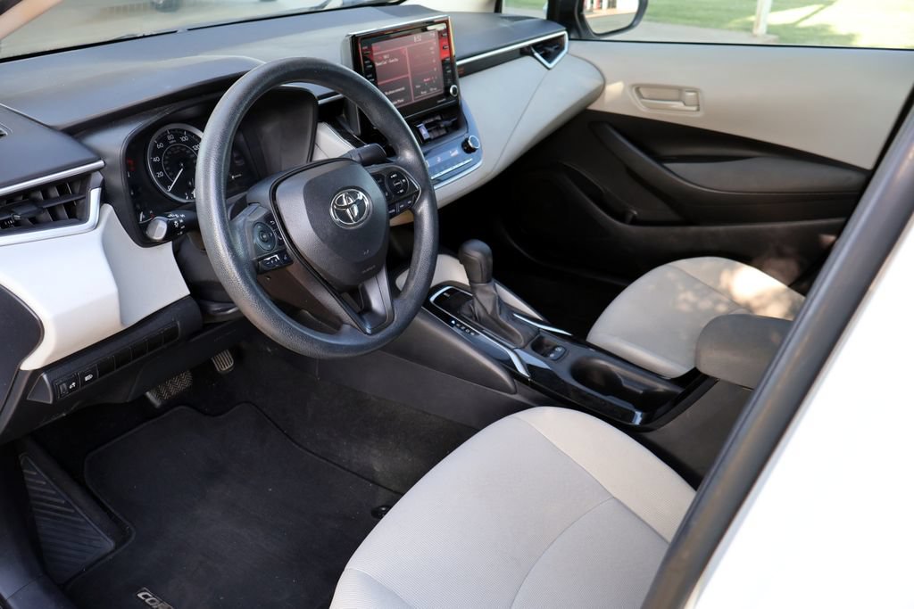 Used 2022 Toyota Corolla LE FWD image 4