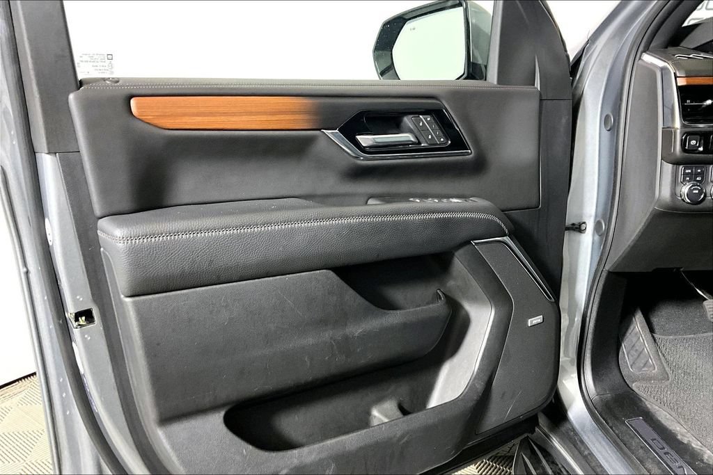 Used 2025 GMC Yukon Denali AWD/4WD image 18