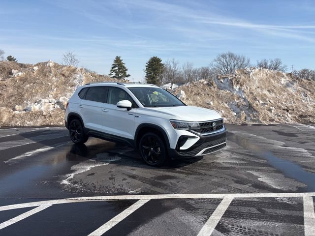 Used 2024 Volkswagen Taos SE image 7