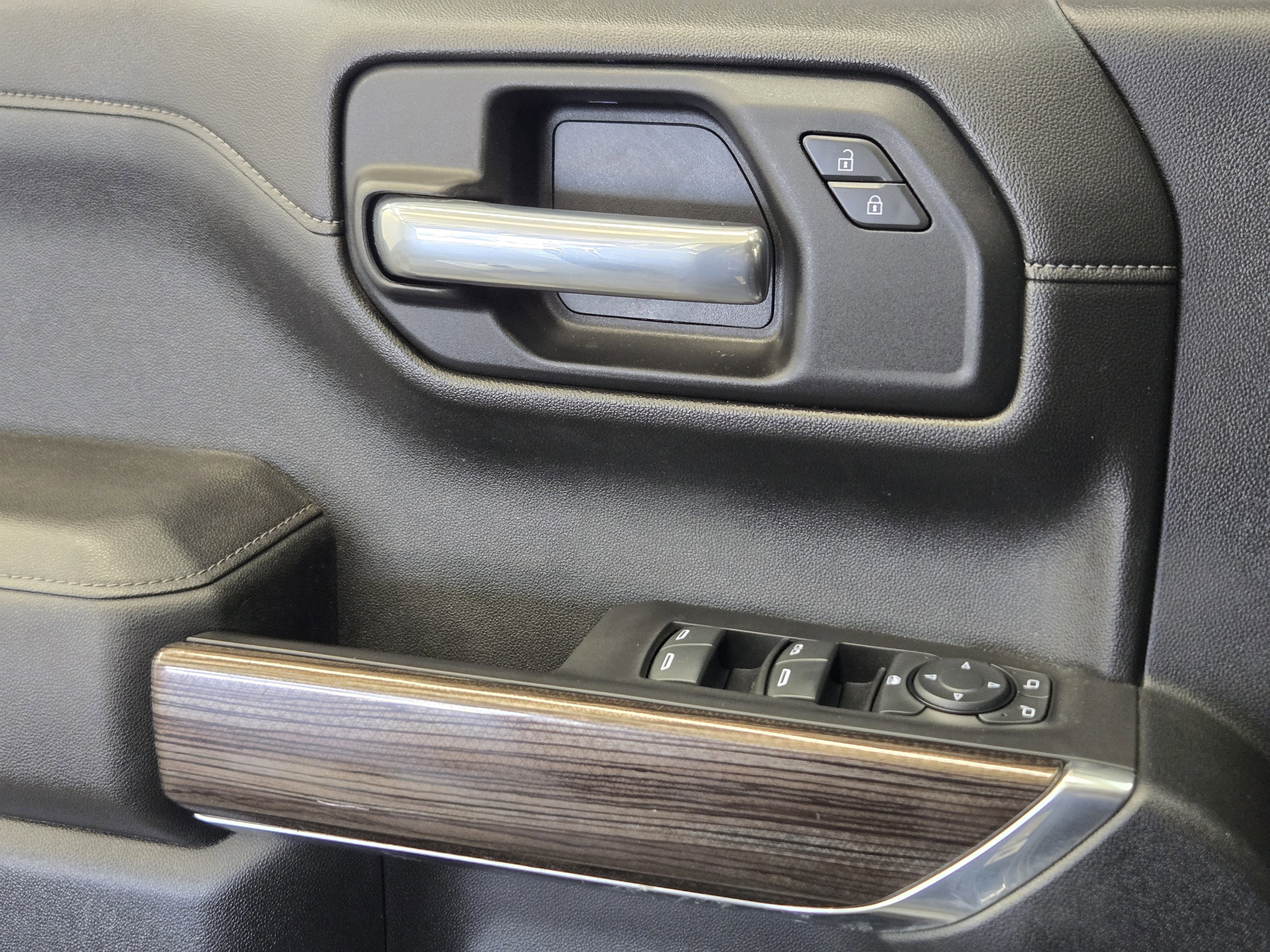 Used 2021 Chevrolet Silverado 1500 LT Trail Boss w/ Convenience Package II image 33