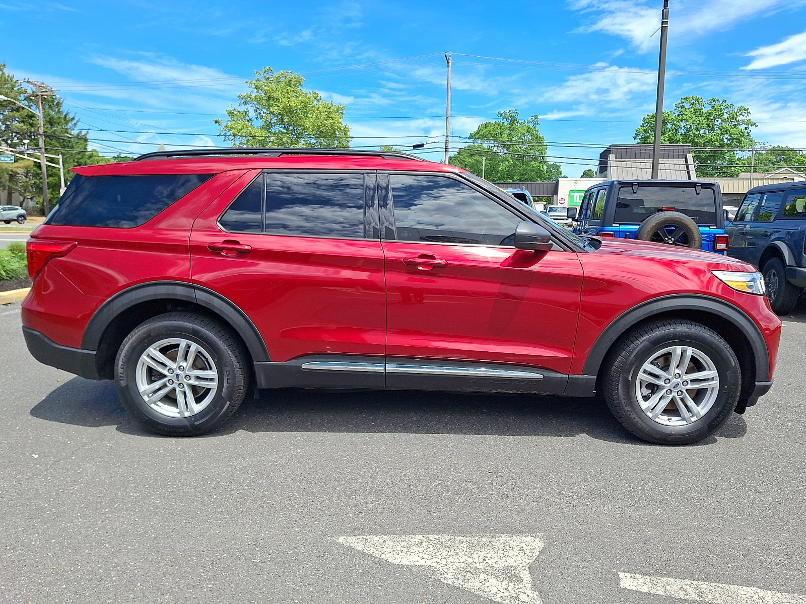 Certified 2022 Ford Explorer XLT w/ Equipment Group 202A AWD/4WD image 12