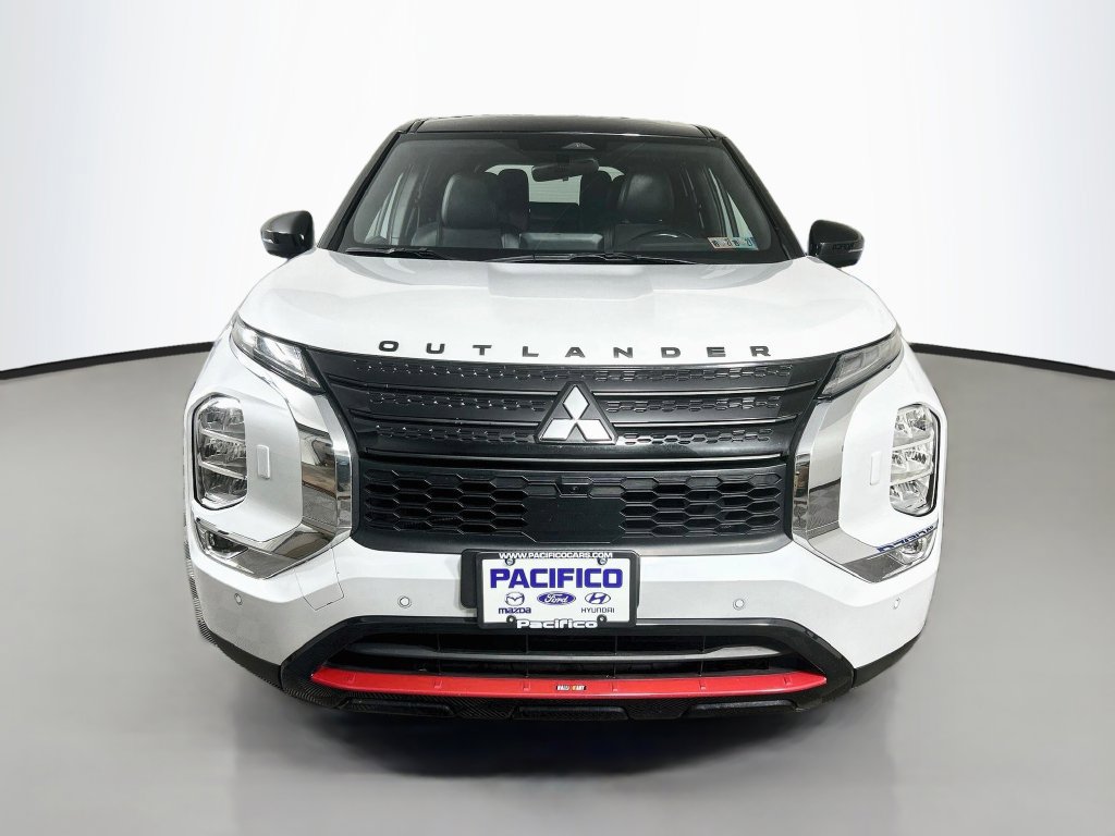Used 2024 Mitsubishi Outlander AWD image 2