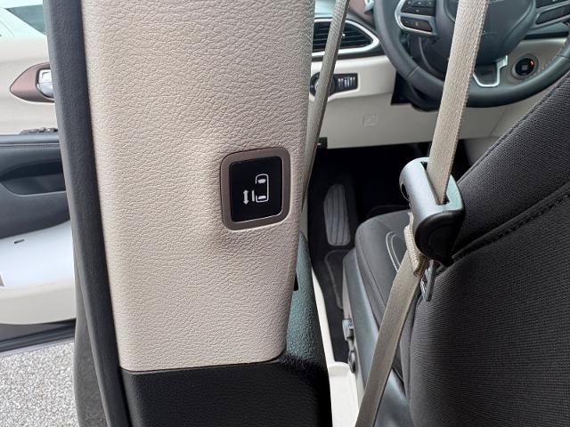 Used 2023 Chrysler Voyager LX FWD image 37