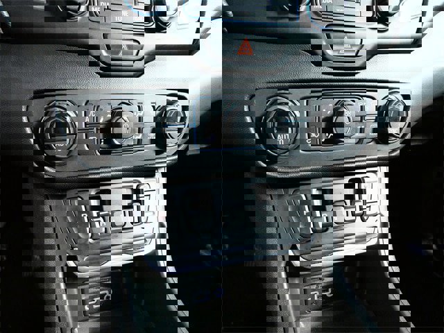 Used 2018 GMC Terrain SLT w/ Preferred Package image 18