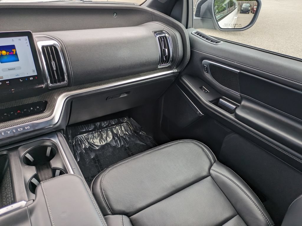 Certified 2025 Ford Expedition Platinum w/ Stealth Appearance Package AWD/4WD image 17