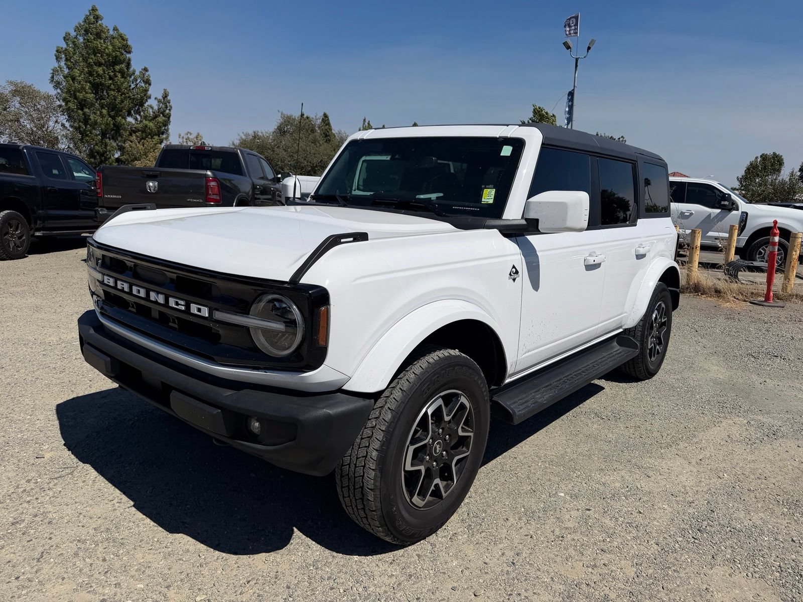 Certified 2025 Ford Bronco Outer Banks AWD/4WD image 1