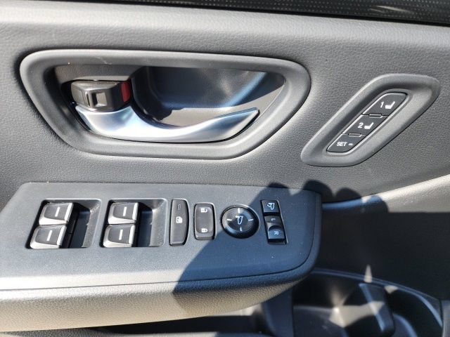 Used 2025 Honda Pilot Black Edition image 27
