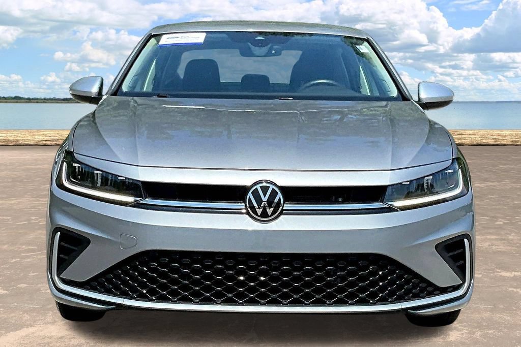 Used 2025 Volkswagen Jetta SE FWD image 2