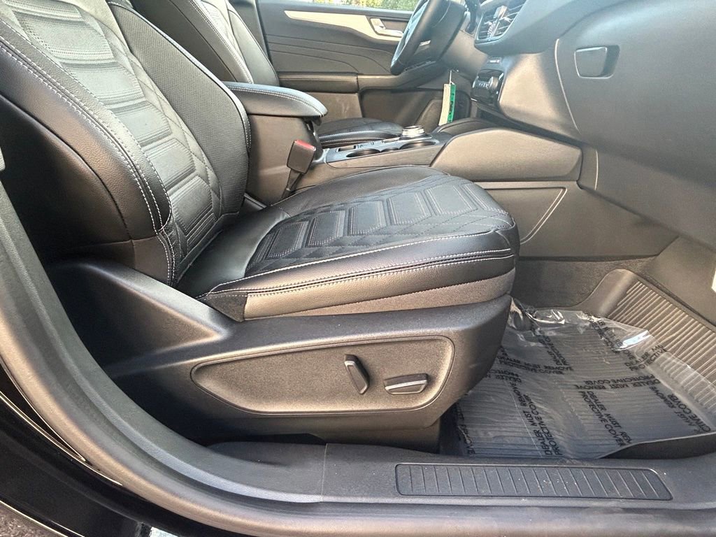 Certified 2024 Ford Escape SE w/ PHEV Premium Package FWD image 28