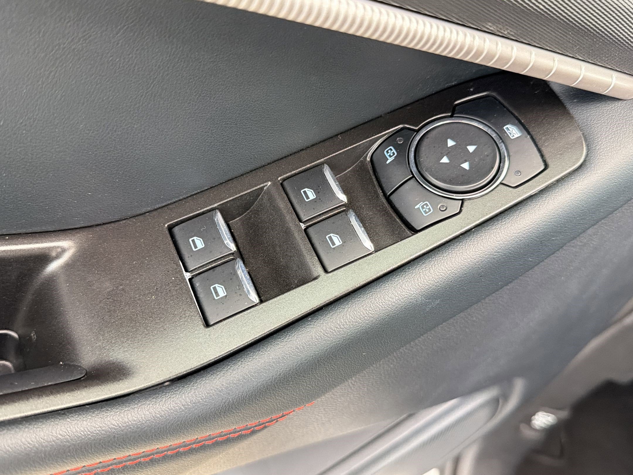 Certified 2025 Ford Explorer ST-Line w/ ST-Line Street Pack image 20