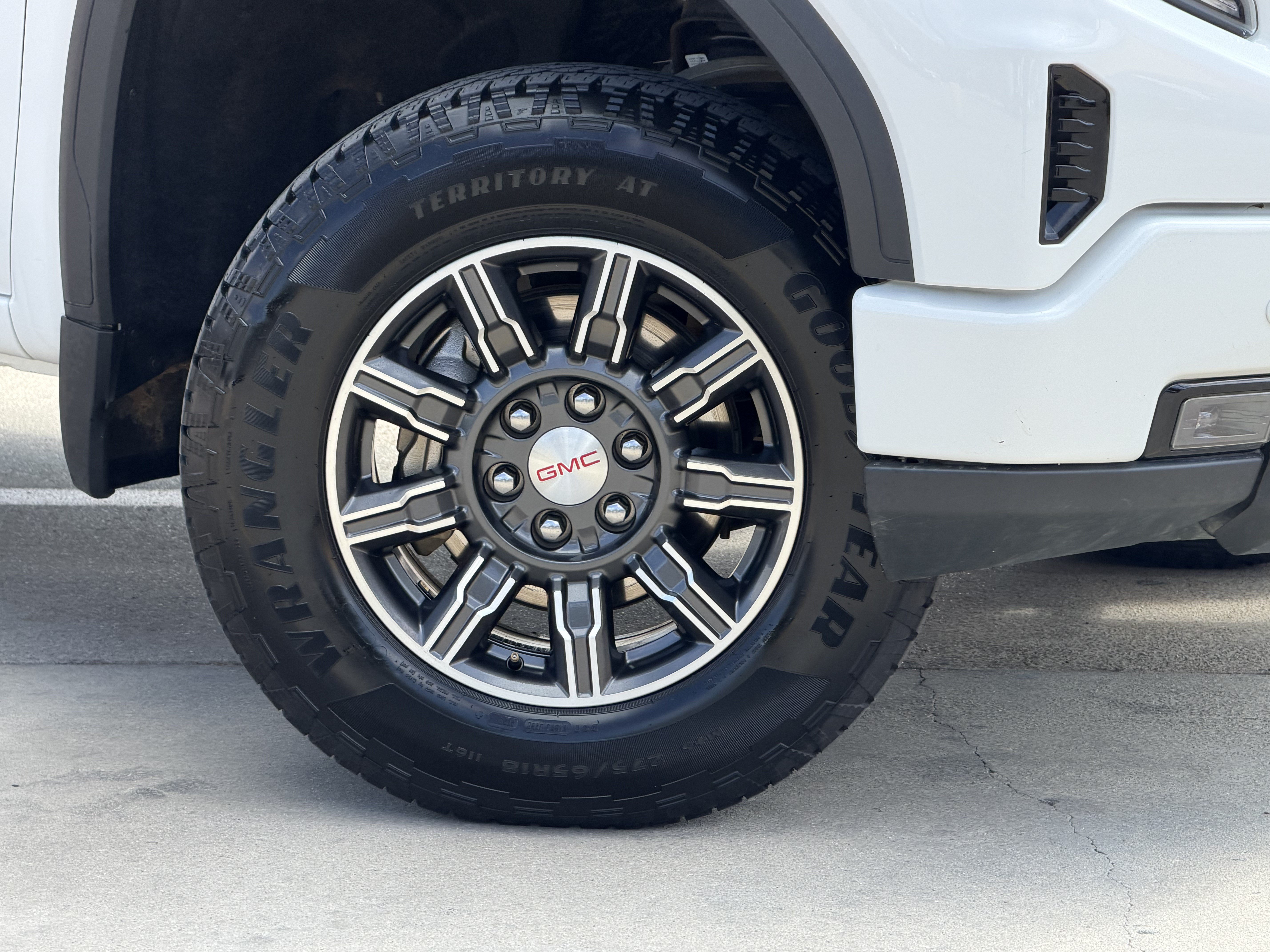 Used 2025 GMC Sierra 1500 AT4 AWD/4WD image 3