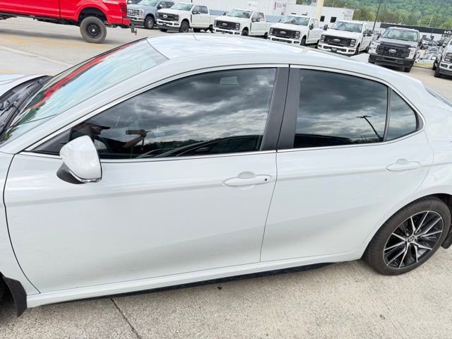 Used 2024 Toyota Camry SE w/ Convenience Package image 25