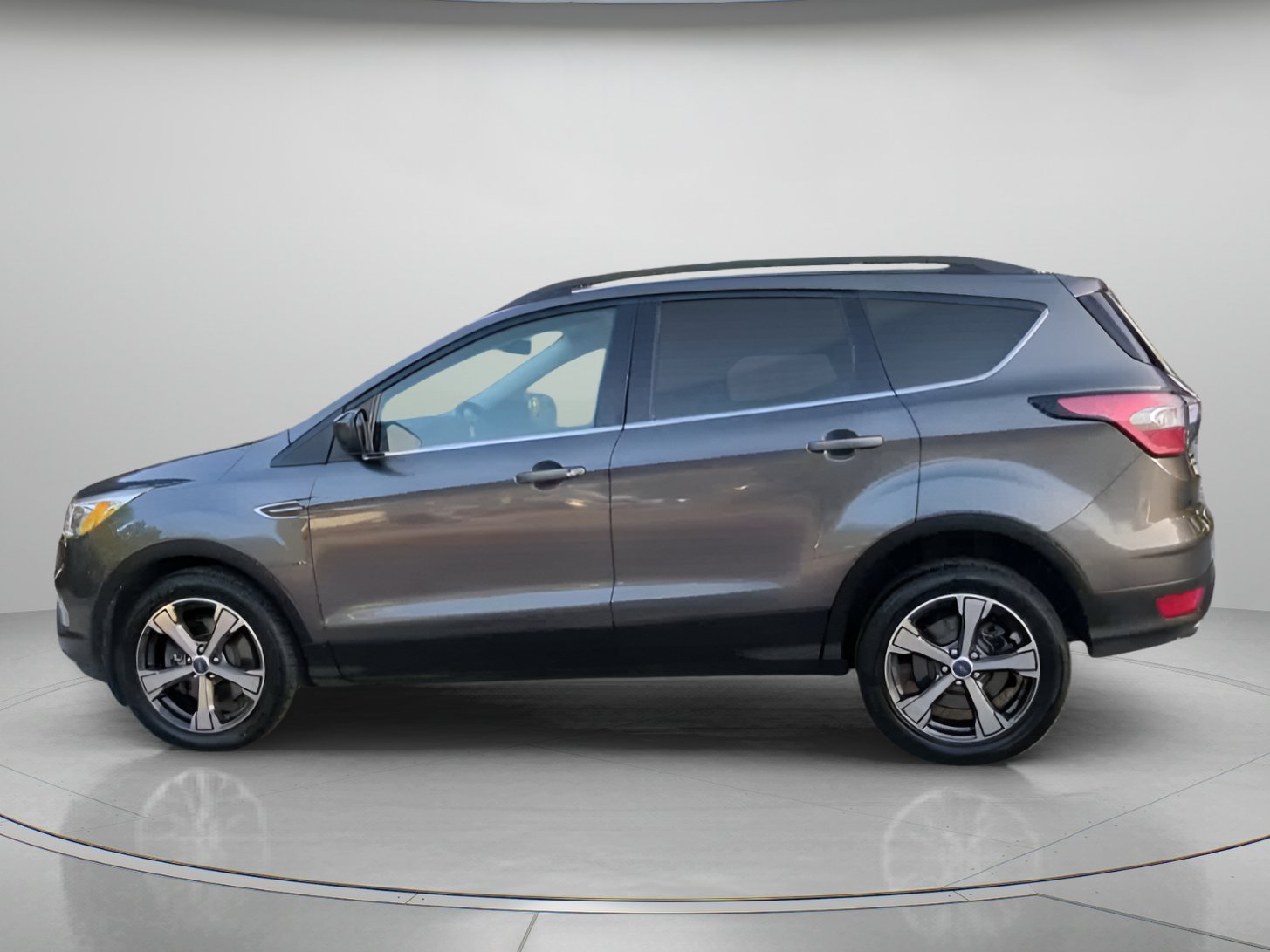 Certified 2017 Ford Escape SE w/ SE Leather Comfort Package FWD image 17