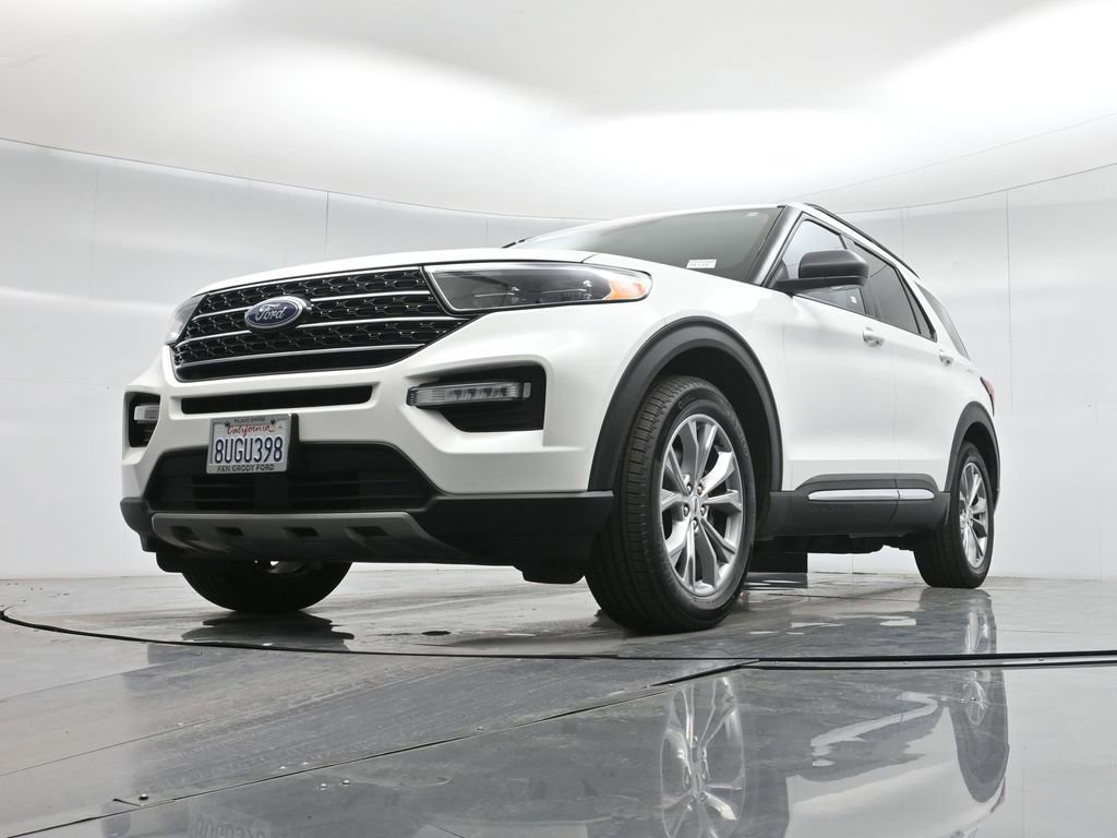 Certified 2020 Ford Explorer XLT w/ Equipment Group 202A image 29