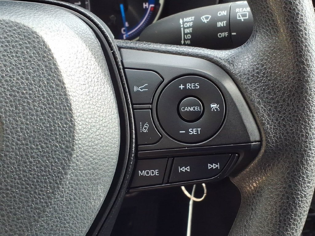 Used 2024 Toyota RAV4 LE AWD/4WD image 24