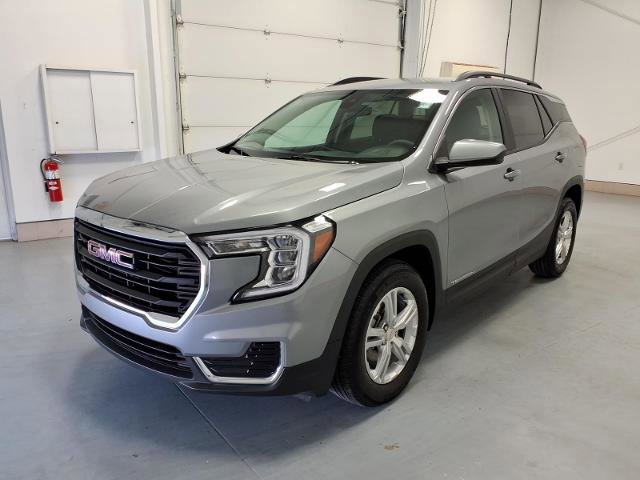 Used 2024 GMC Terrain SLE w/ Driver Convenience Package FWD image 7