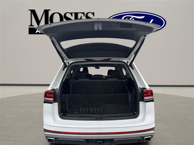 Used 2024 Volkswagen Atlas Peak Edition SE AWD/4WD image 9