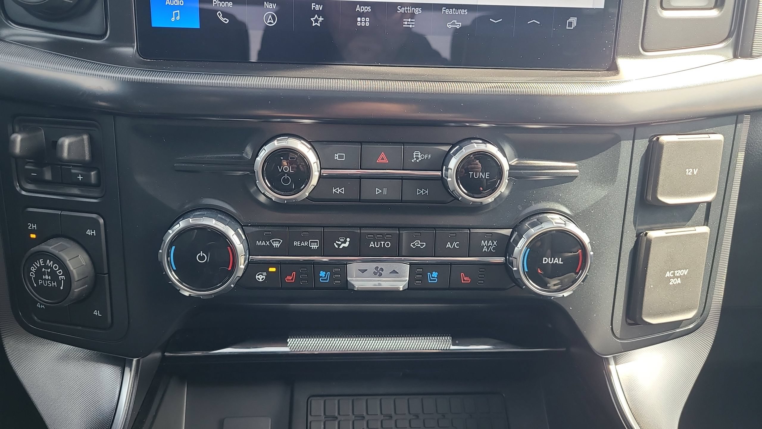 Certified 2025 Ford F150 Platinum AWD/4WD image 25