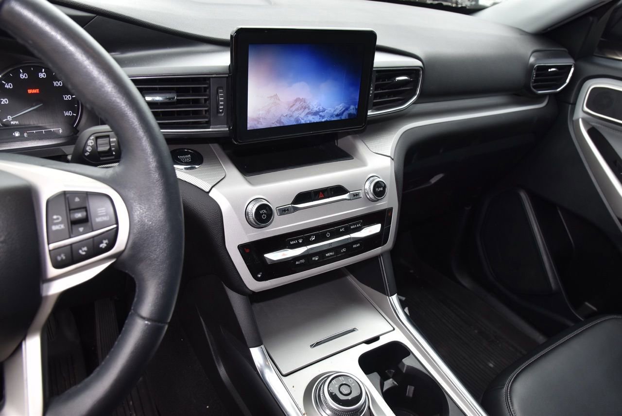 Certified 2023 Ford Explorer XLT w/ Equipment Group 202A image 9