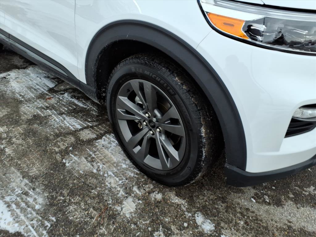 Certified 2021 Ford Explorer XLT w/ Equipment Group 202A image 8