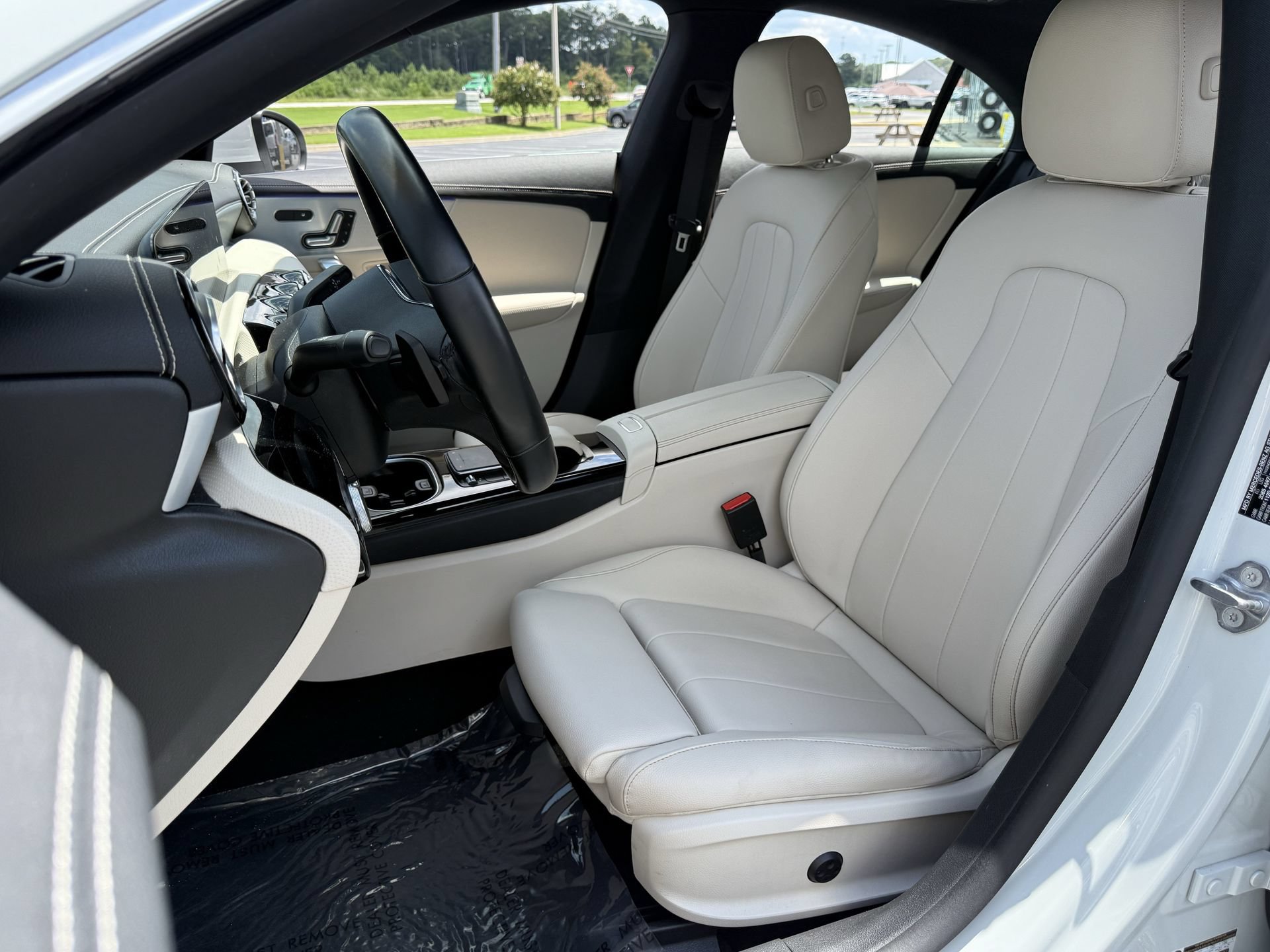 Used 2023 Mercedes-Benz CLA 250 4MATIC w/ Premium Package image 15