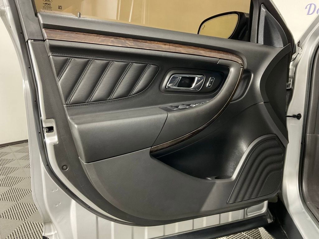 Certified 2018 Ford Taurus Limited image 12