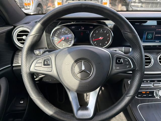 Used 2018 Mercedes-Benz E 400 4MATIC Sedan image 21