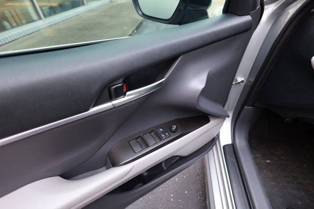 Used 2021 Toyota Camry SE w/ Convenience Package FWD image 12