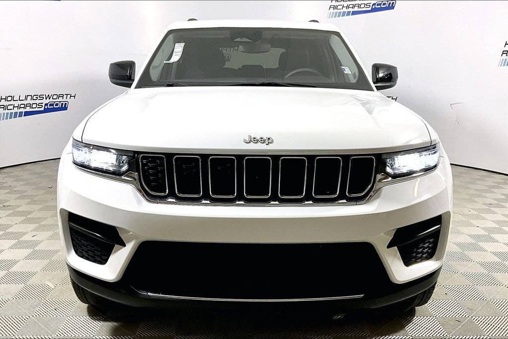 Used 2023 Jeep Grand Cherokee Laredo X image 2