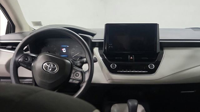 Used 2025 Toyota Corolla LE image 18