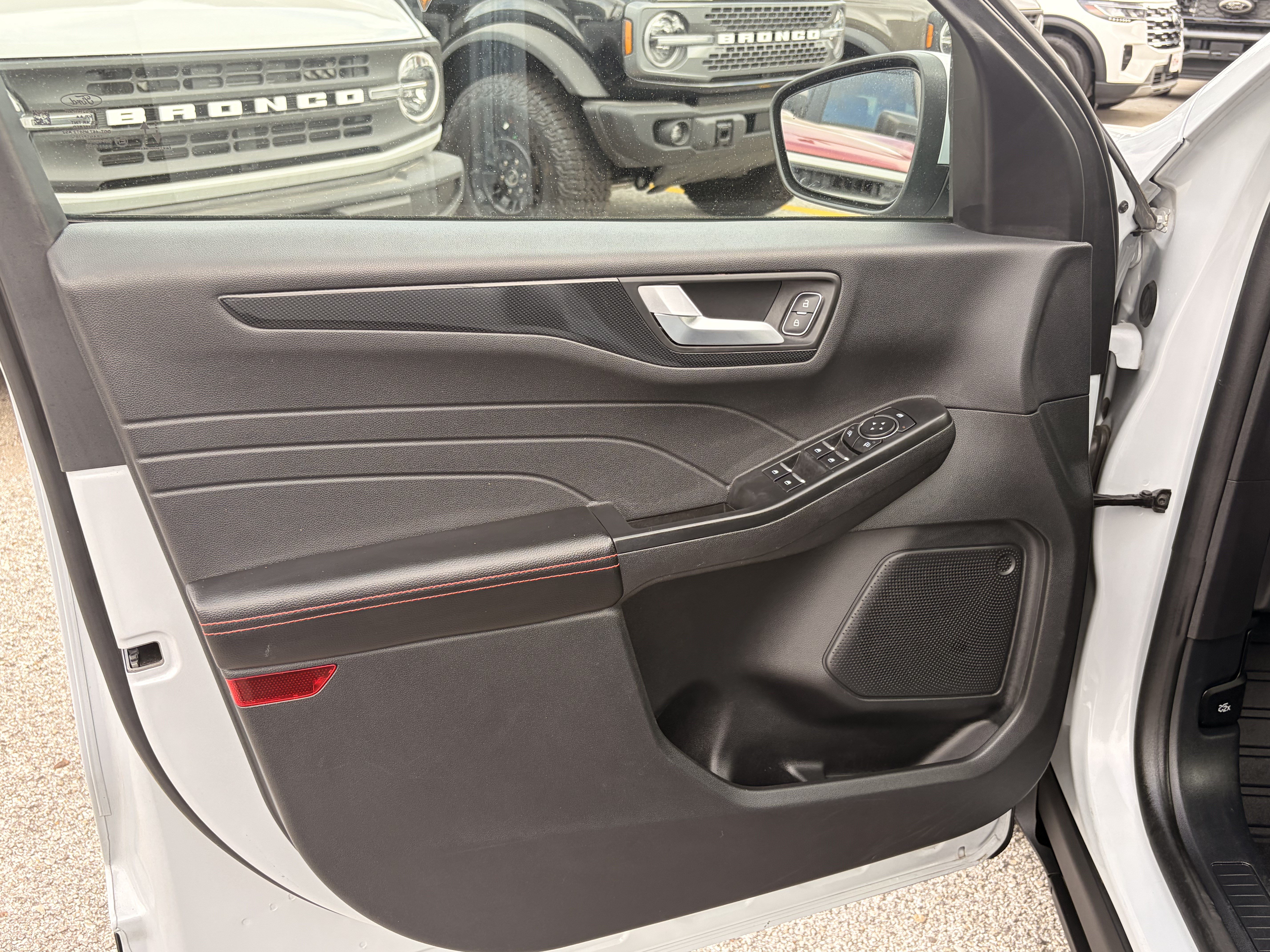 Certified 2025 Ford Escape ST-Line Select AWD/4WD image 6