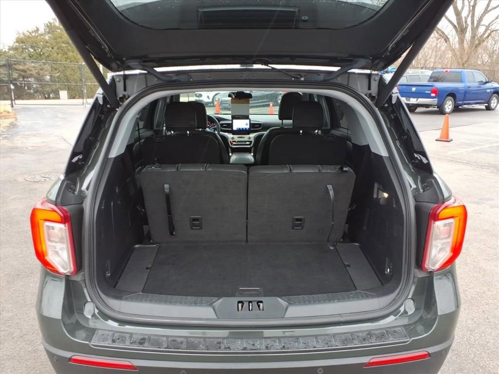 Certified 2022 Ford Explorer XLT w/ Equipment Group 202A image 31