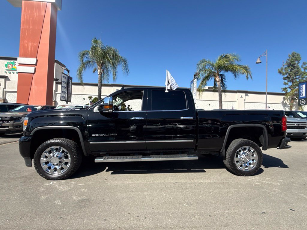 Used 2018 GMC Sierra 2500 Denali w/ Duramax Plus Package AWD/4WD image 7