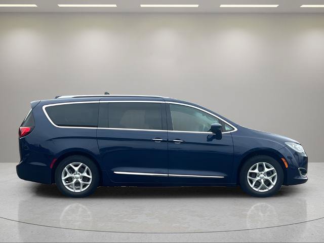 Used 2017 Chrysler Pacifica Touring-L Plus w/ Advanced Safetytec Group FWD image 8