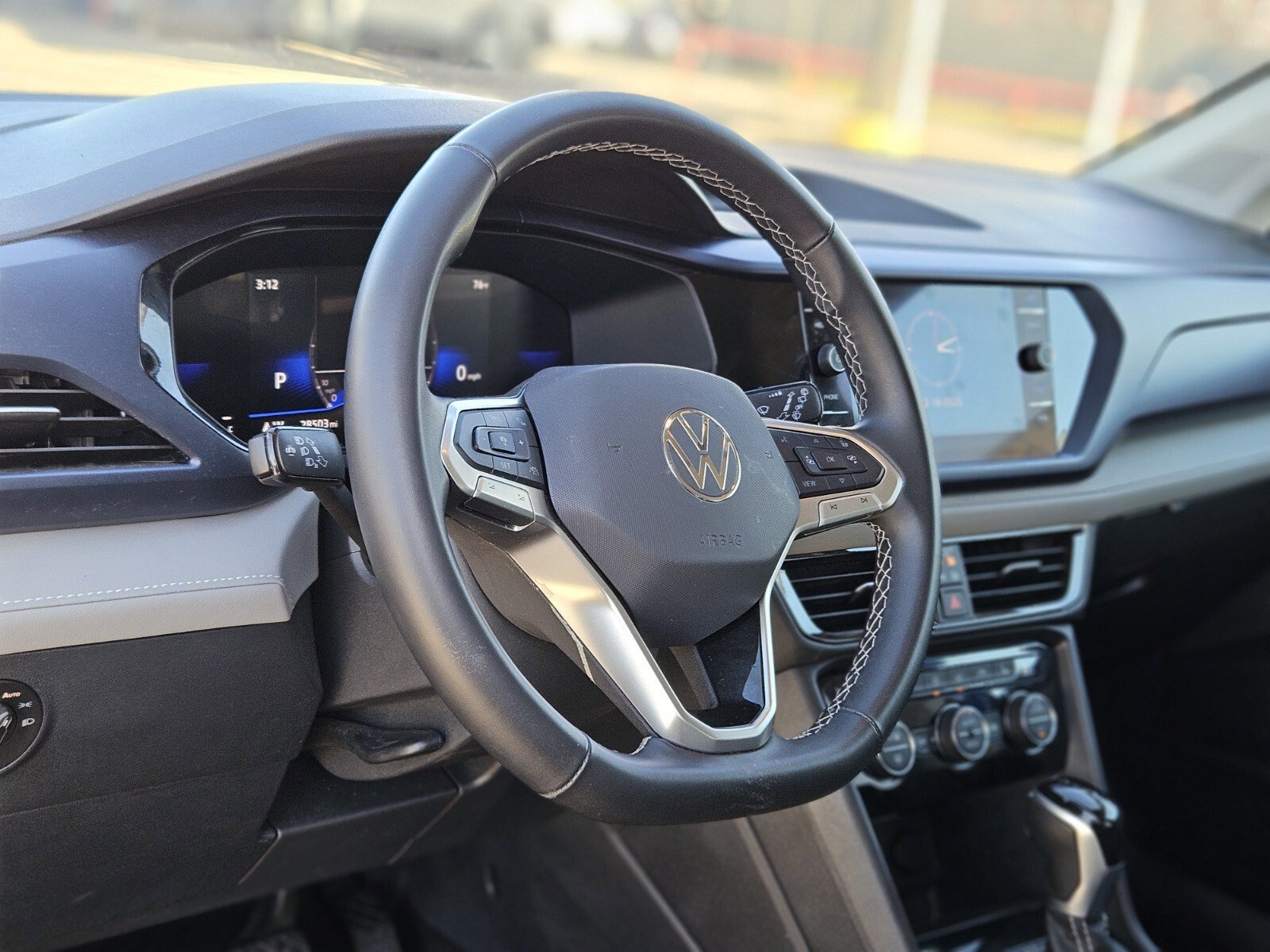 Used 2024 Volkswagen Taos SE image 19