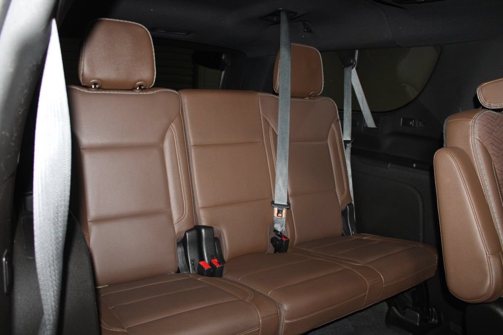 Used 2021 Chevrolet Suburban High Country RWD image 35