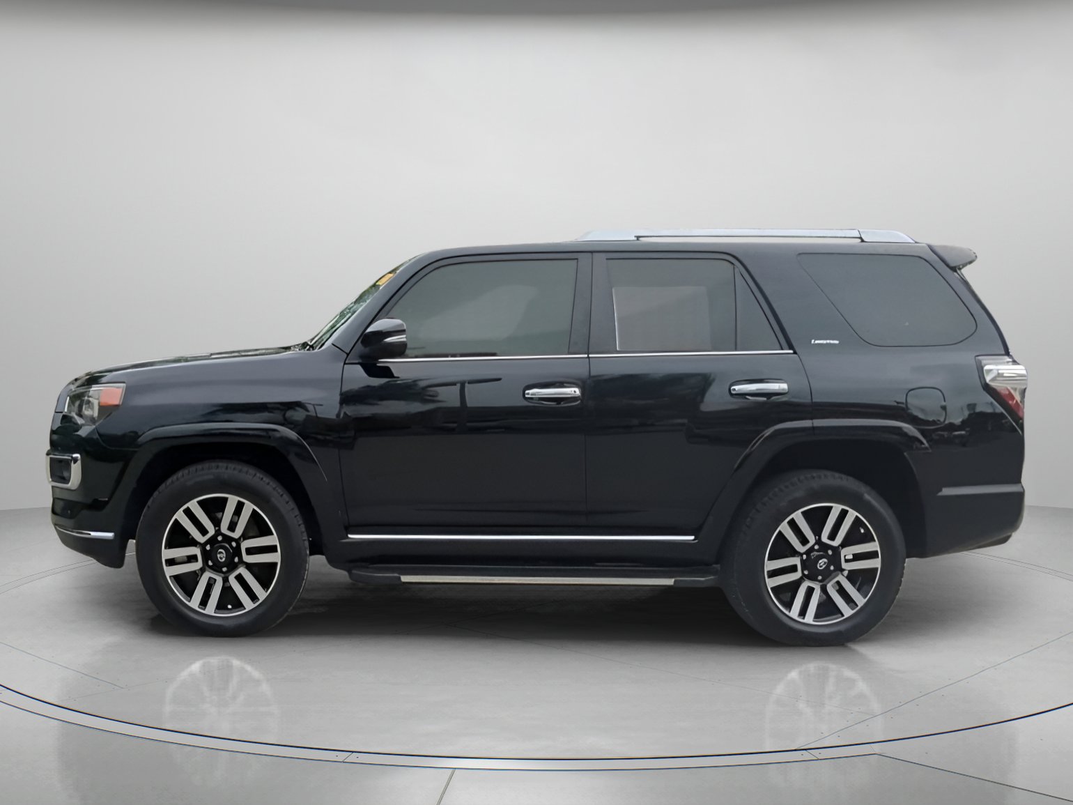 Used 2018 Toyota 4Runner Limited AWD/4WD image 16