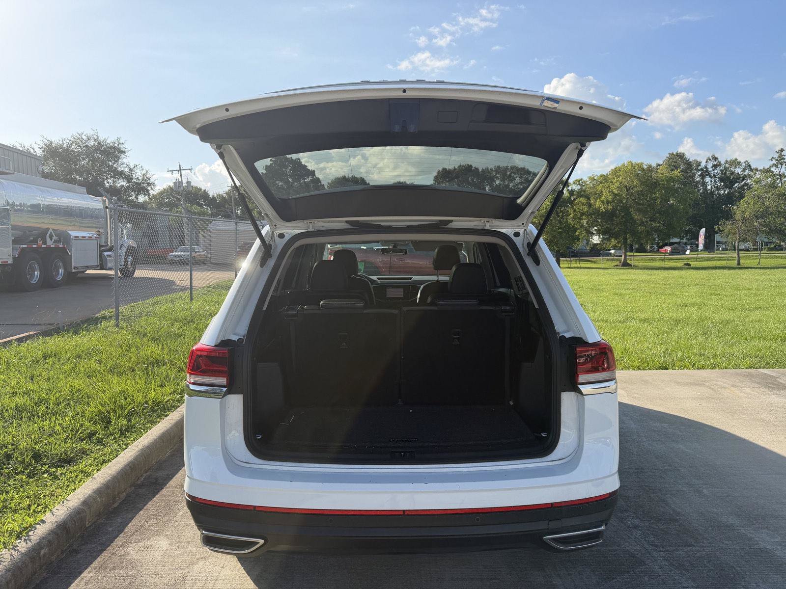 Used 2022 Volkswagen Atlas SE w/ Panoramic Sunroof Package FWD image 16